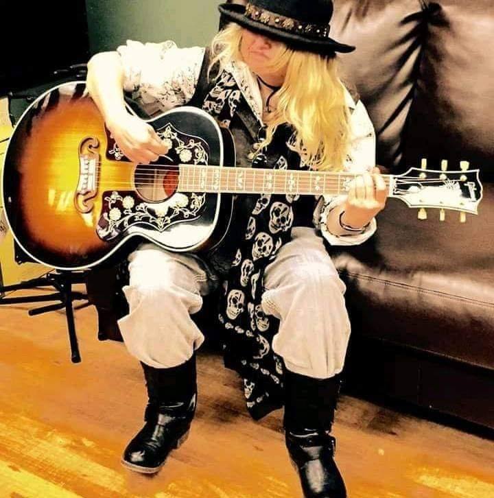 Janelle Frost LIve at The Alibi Beach Lounge in Panama City FL
